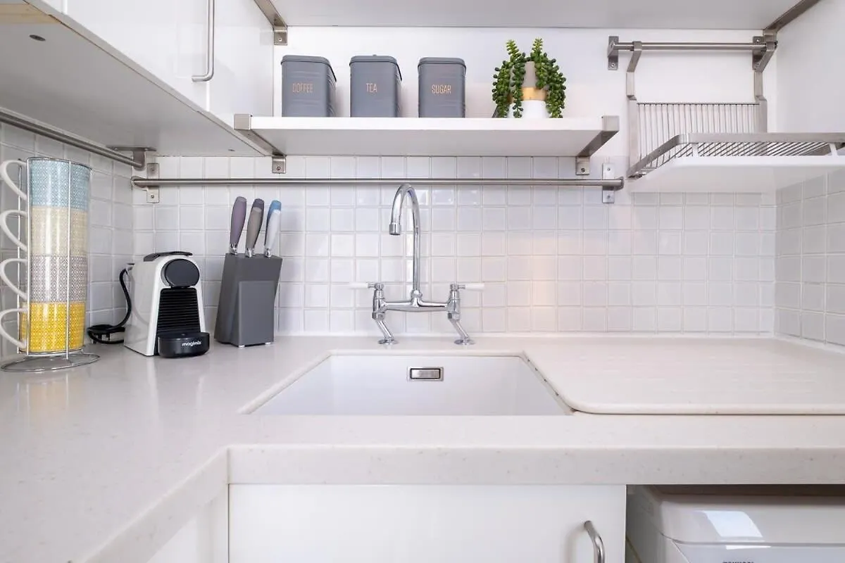Host & Stay - Guildford Apartment Brighton