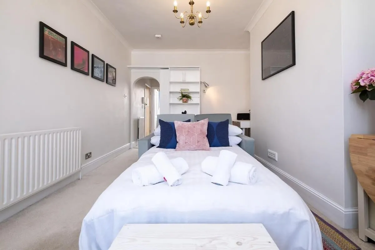 Host & Stay - Guildford Apartment Brighton
