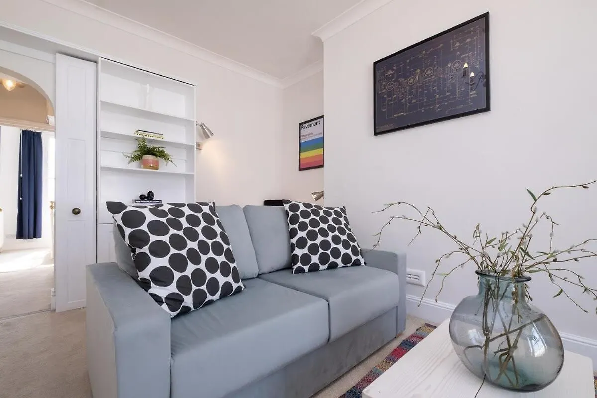 Host & Stay - Guildford Apartment Brighton
