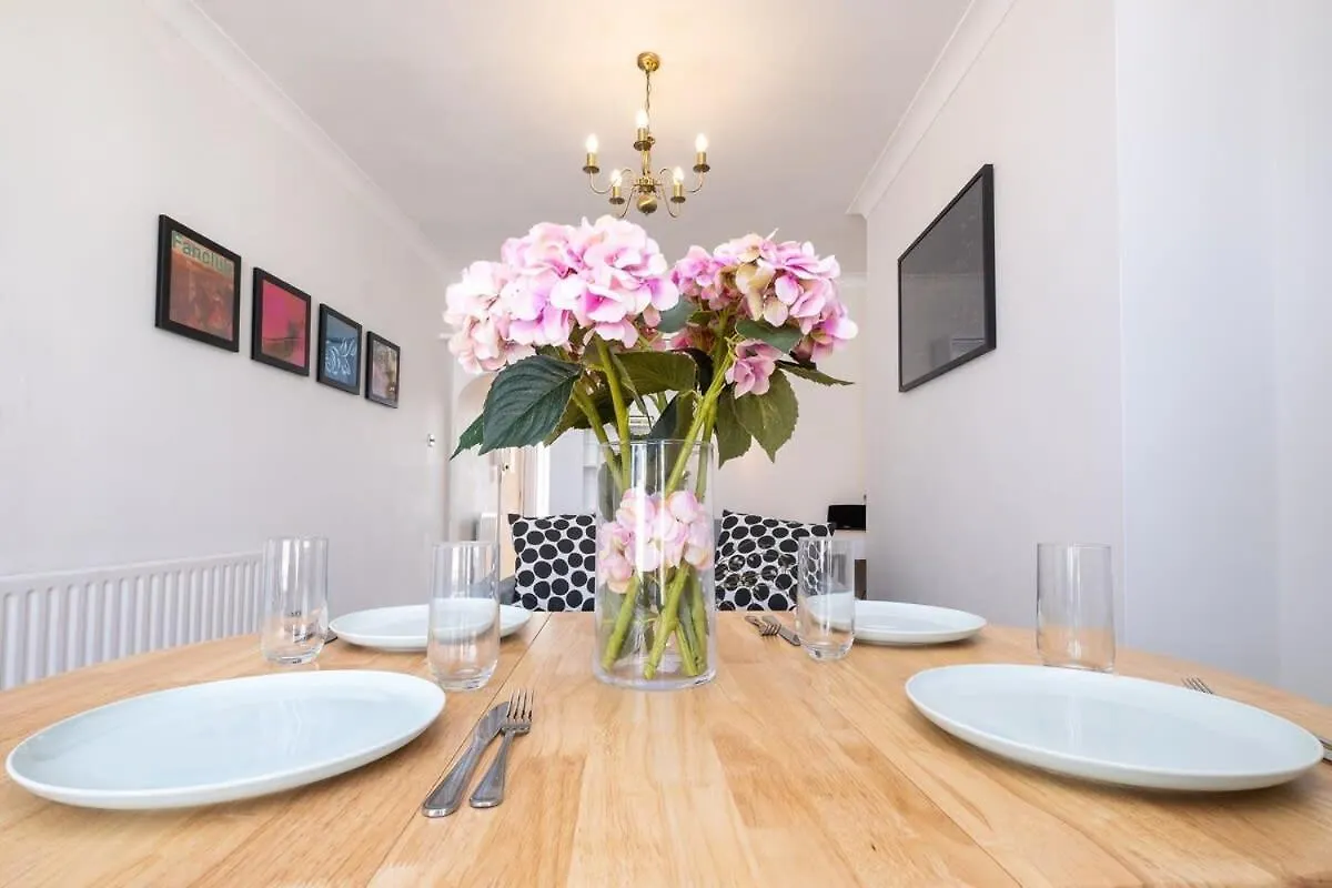 Host & Stay - Guildford Apartment Brighton