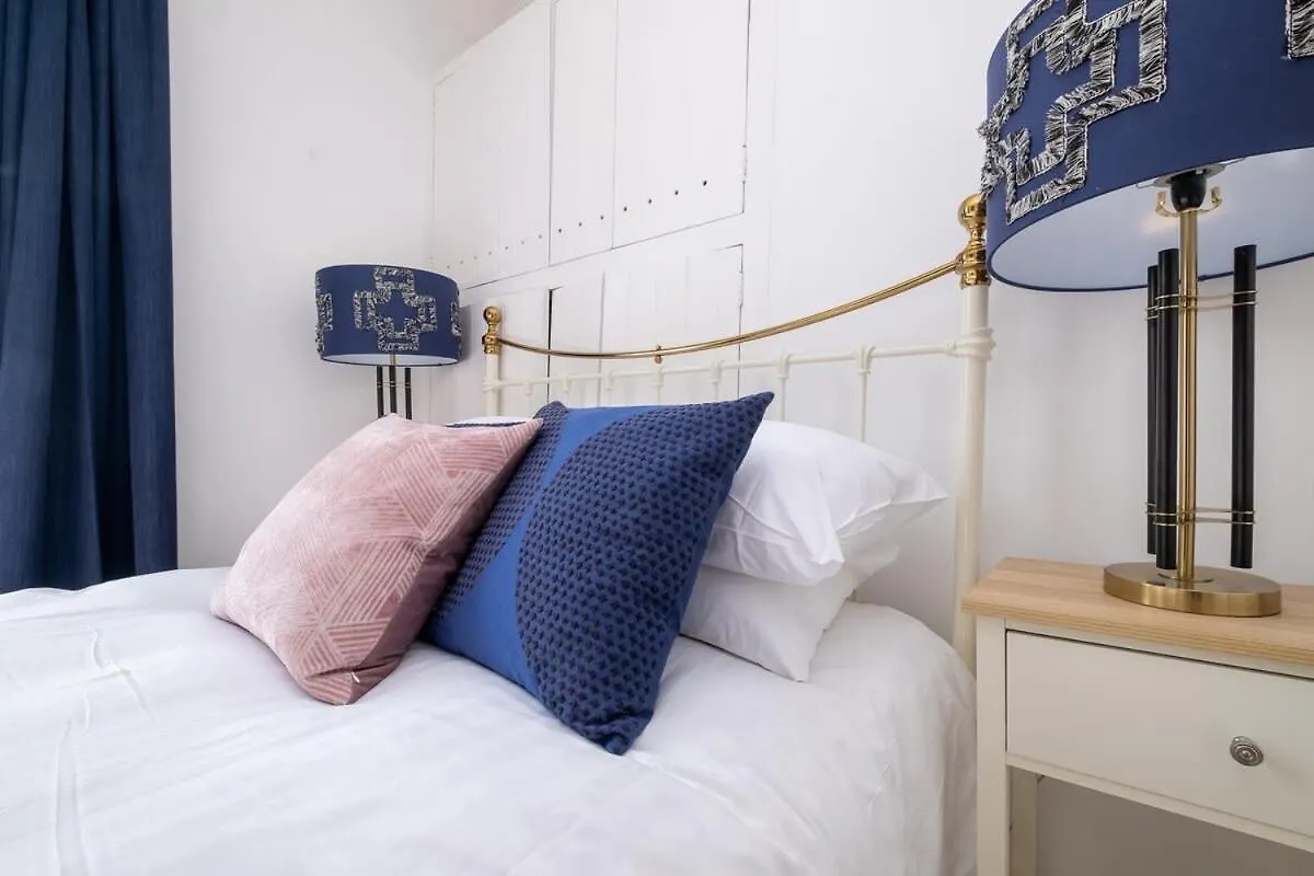 Host & Stay - Guildford Apartment Brighton