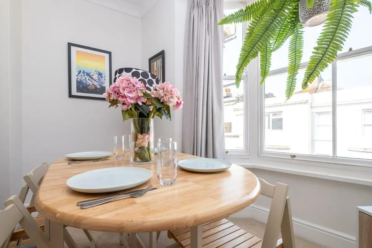 Host & Stay - Guildford Apartment Brighton